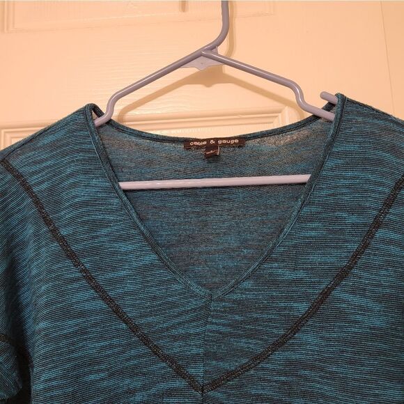 Cable & Gauge half sleeve teal v-neck blouse - Picture 3 of 6